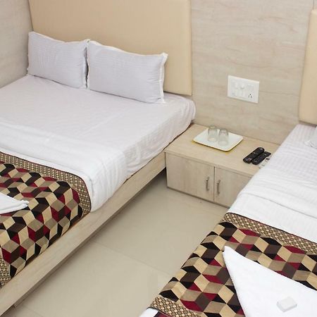 Kf Residency Hotel Мумбай Екстериор снимка