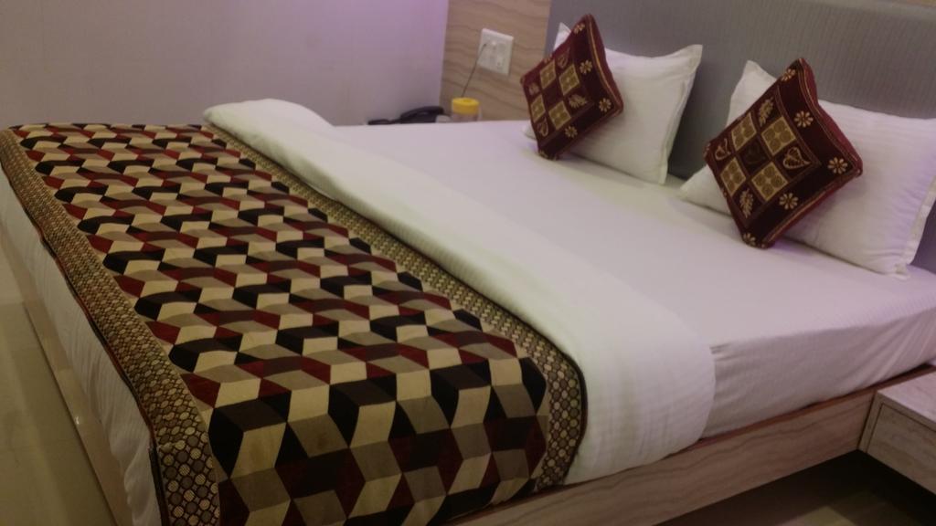 Kf Residency Hotel Мумбай Екстериор снимка
