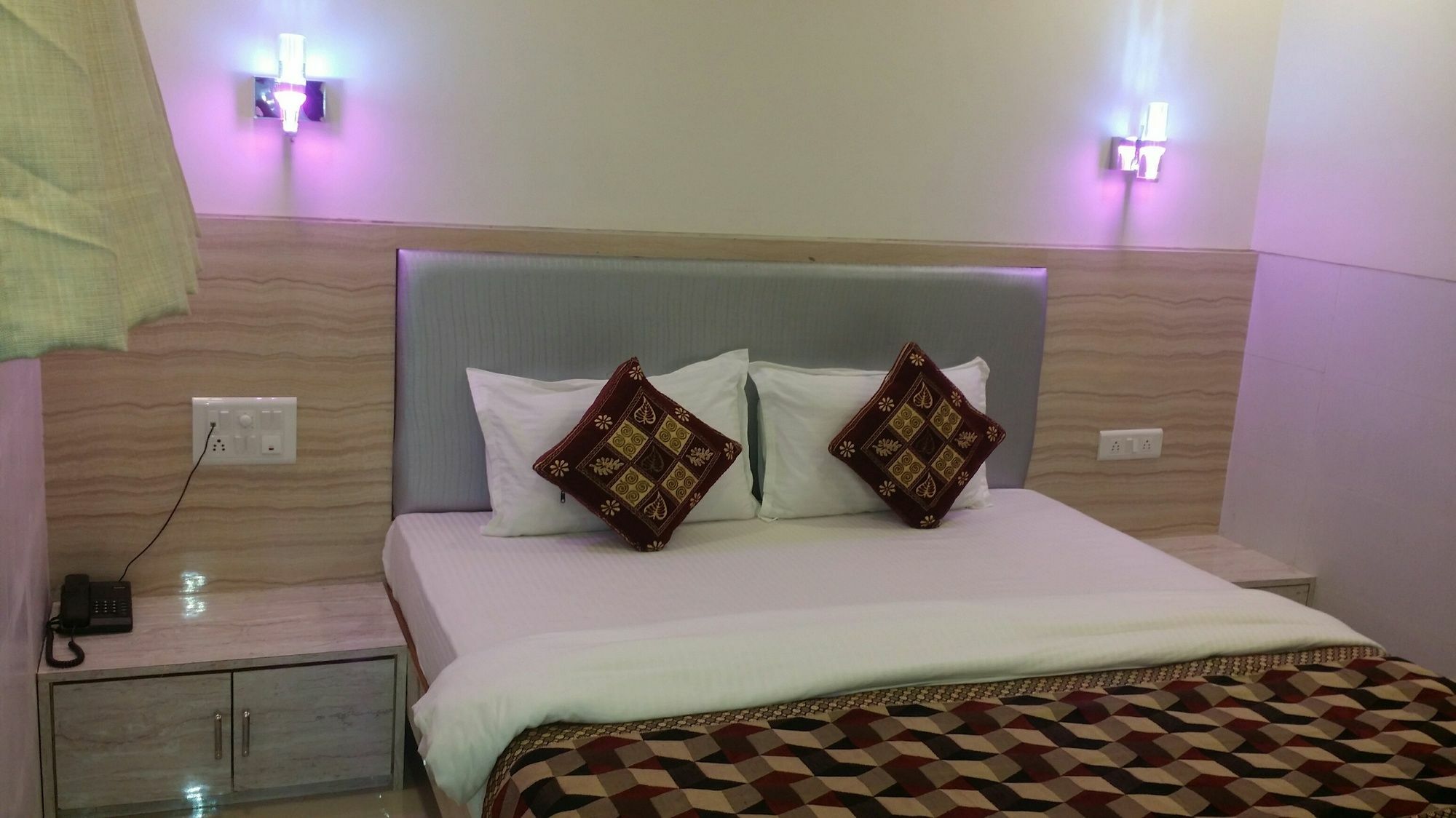 Kf Residency Hotel Мумбай Екстериор снимка