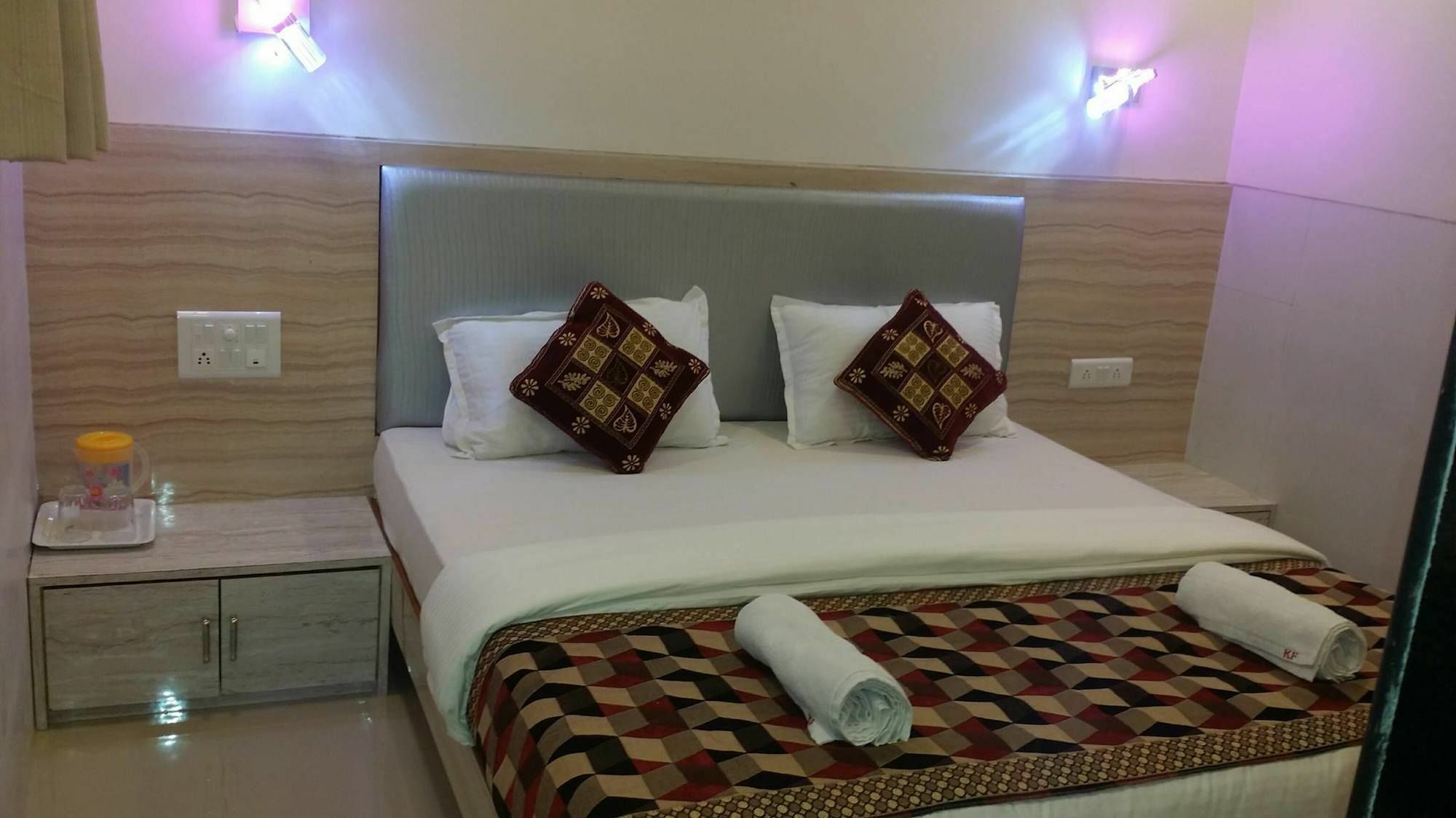 Kf Residency Hotel Мумбай Екстериор снимка