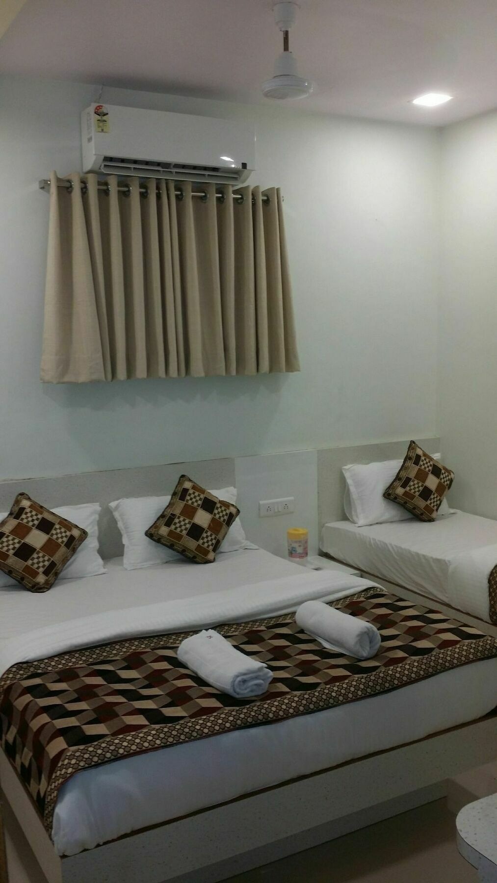 Kf Residency Hotel Мумбай Екстериор снимка