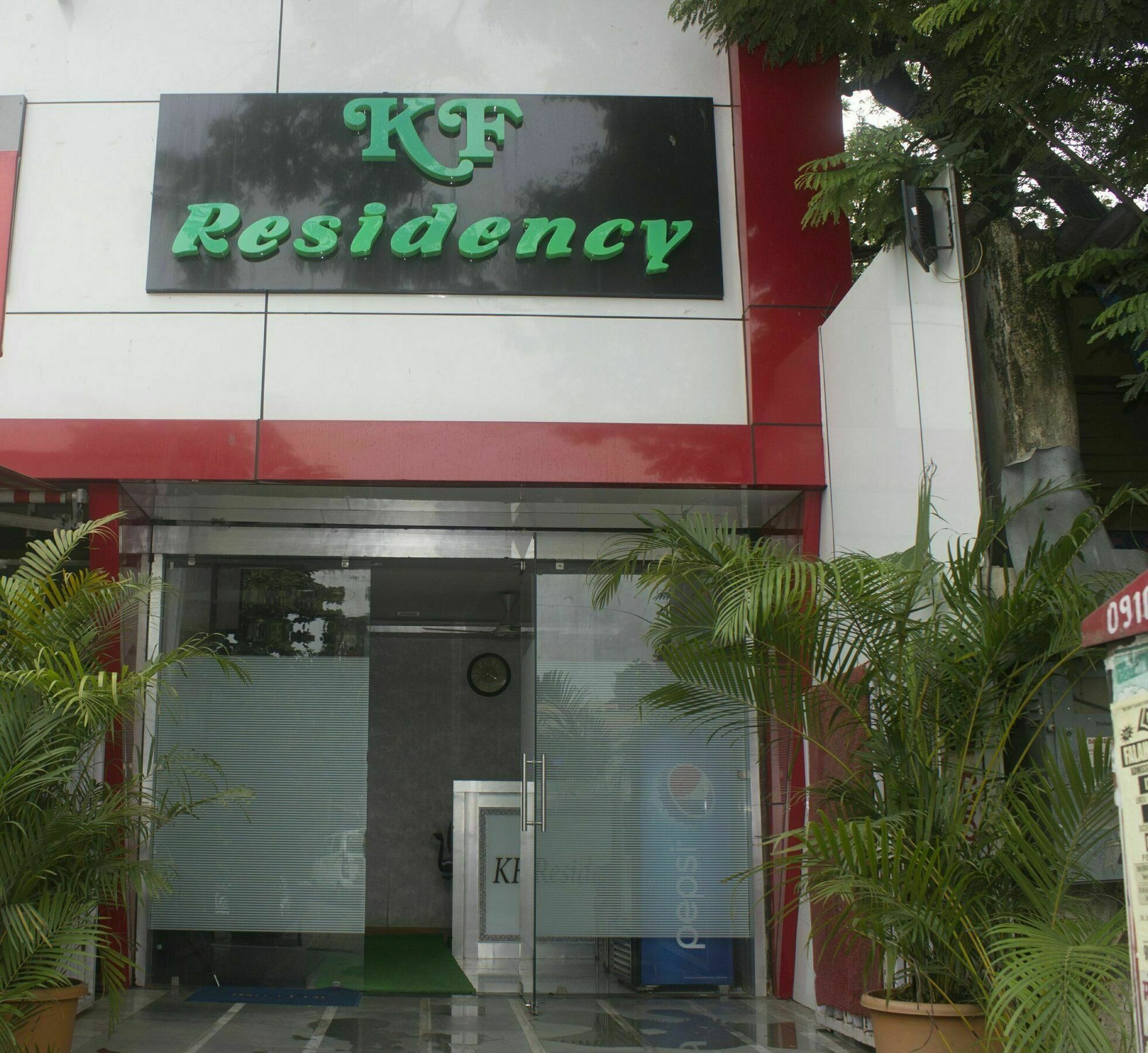 Kf Residency Hotel Мумбай Екстериор снимка