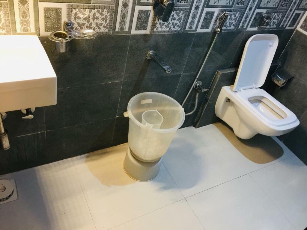 Kf Residency Hotel Мумбай Екстериор снимка