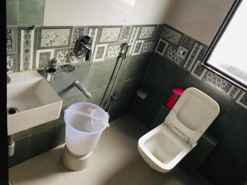 Kf Residency Hotel Мумбай Екстериор снимка